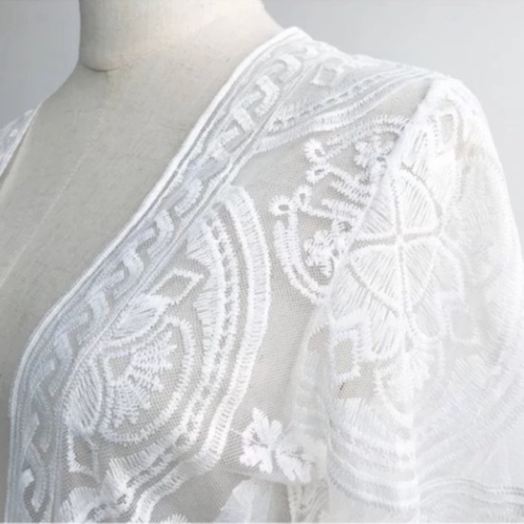 SOLD OUT White Bohemian Scalloped Embroidered Duster Kimono - Picture 6 of 8